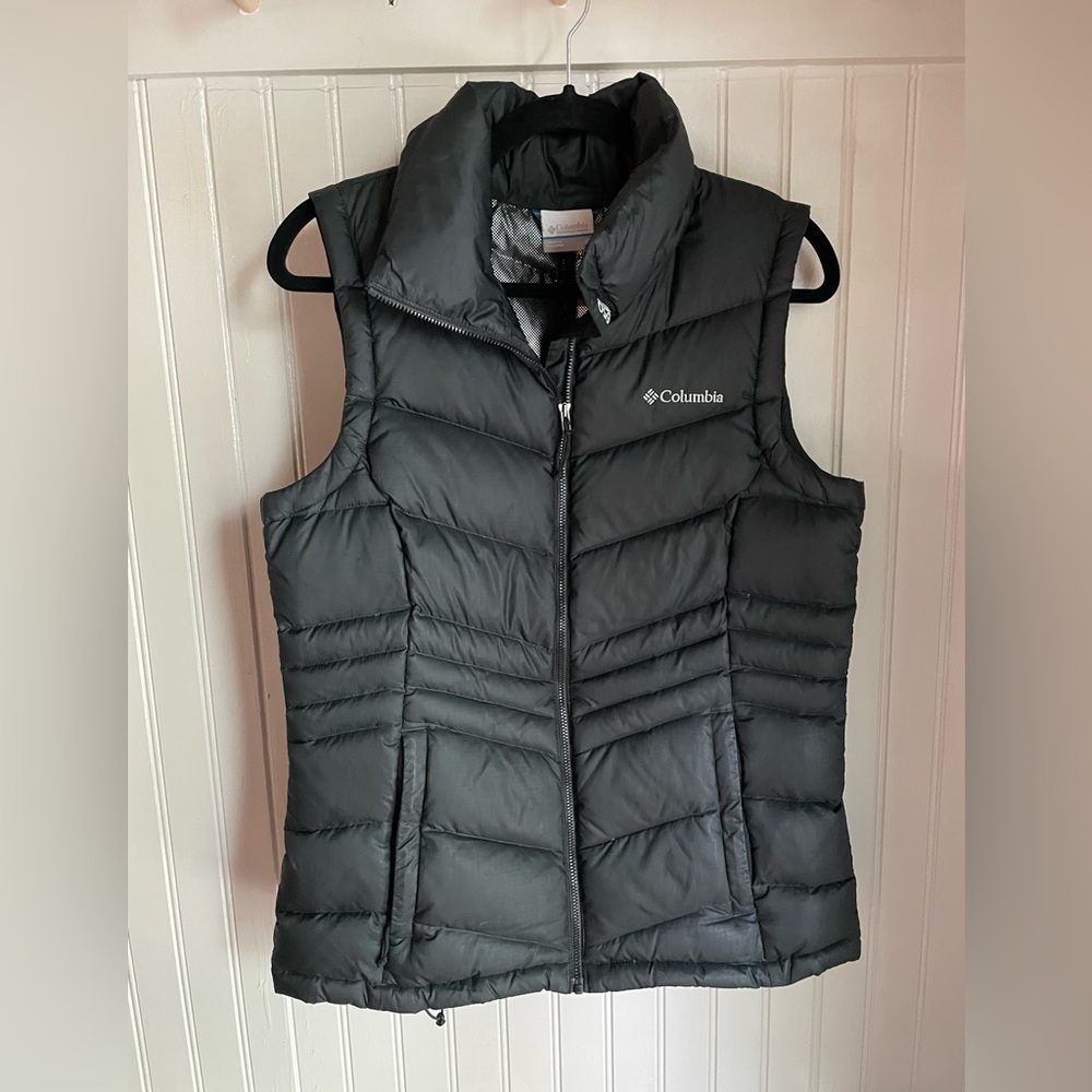 Women’s medium Columbia sportswear 650 down filled puffer vest jacket coat black